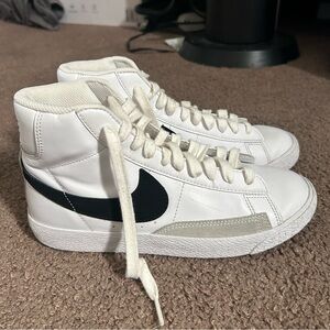 Nike Blazer Mid ‘77 Vintage GS White Black Youth Sz 6Y/ Womens Sz 7.5 DA4086-100